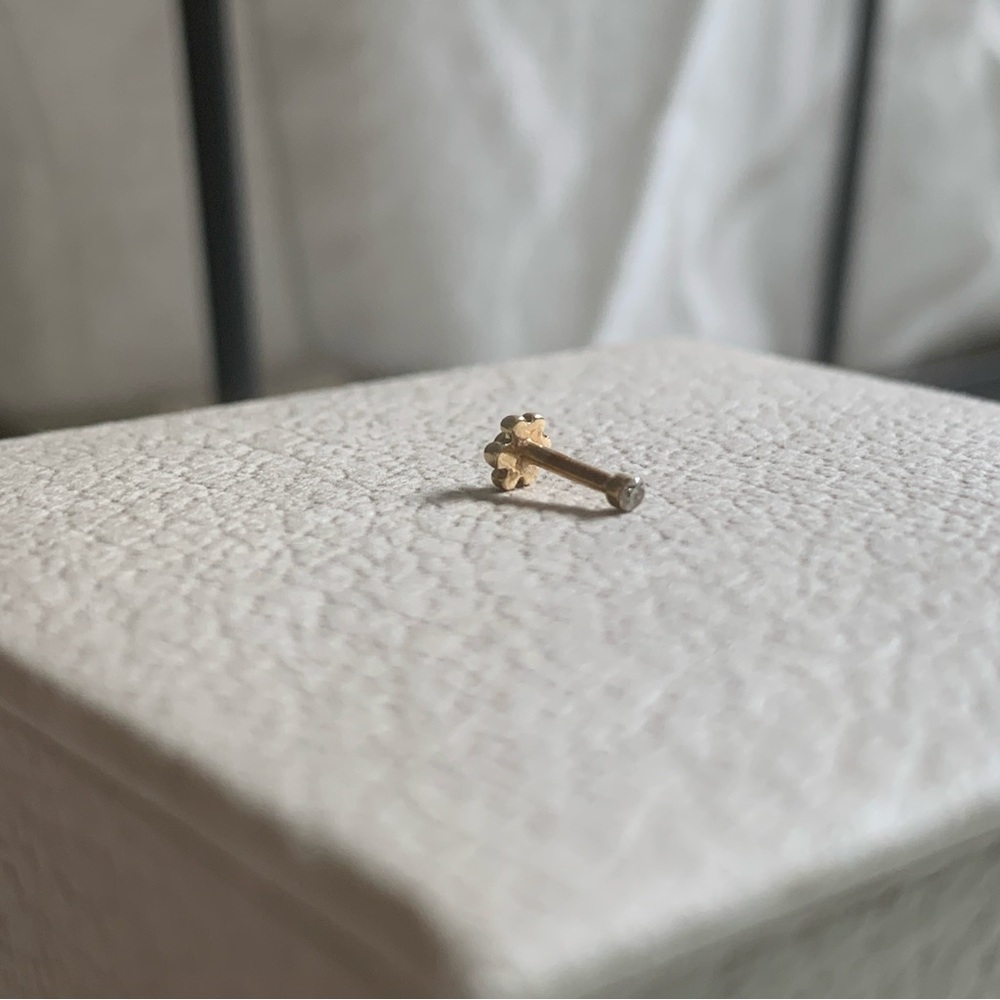 Invisible Set 1.5mm Diamond Threaded Stud